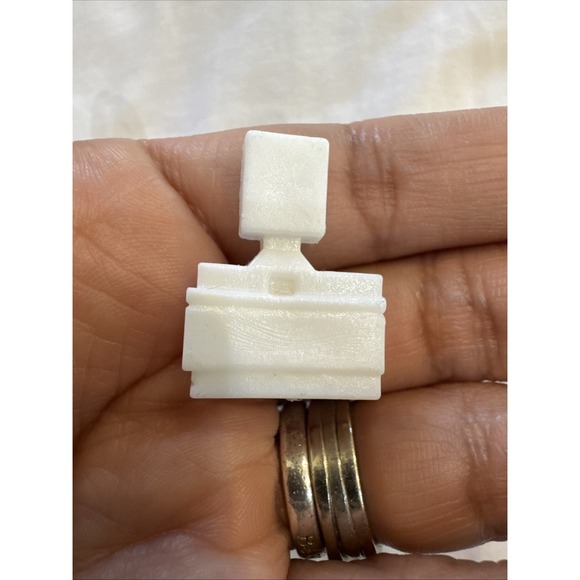 1/6th Scale‎ Barbie/Sindy Doll Size White Plastic Camera - Picture 3 of 3